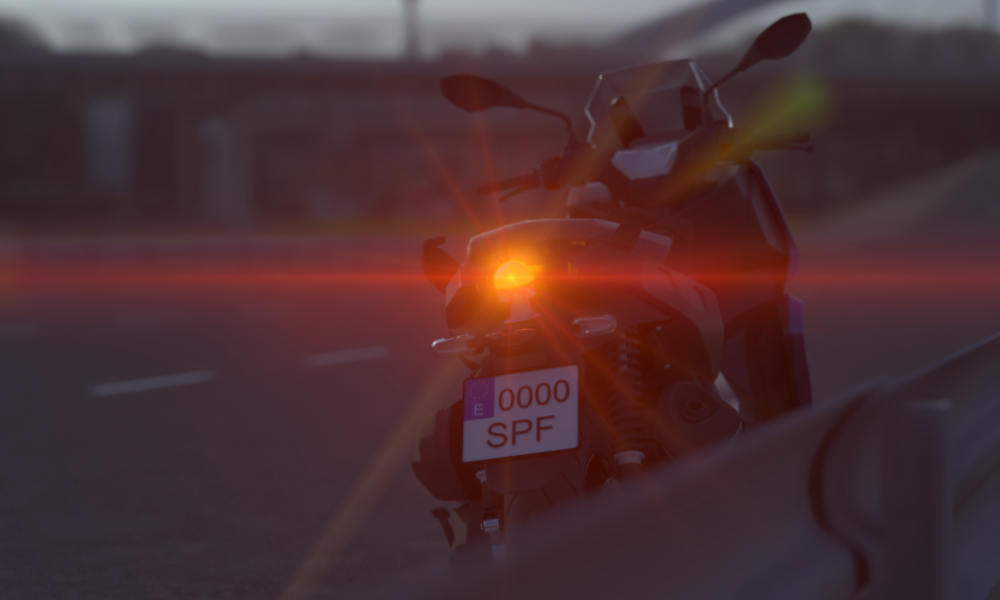 Es aconsejable que las motos usen la luz de emergencia obligatoria